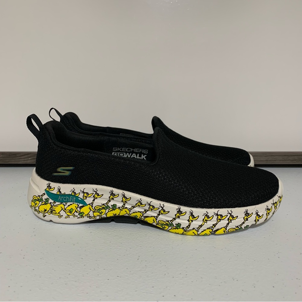 Skechers Go Walk Arch Fit Green Belly Dr. Seuss Sneakers-Size 6.5 NWOT